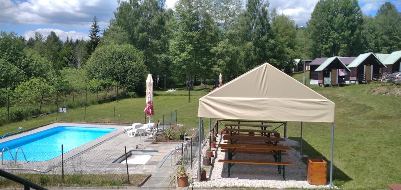 Retro Kemp Pod Boubinem Horní Vltavice Exteriör bild