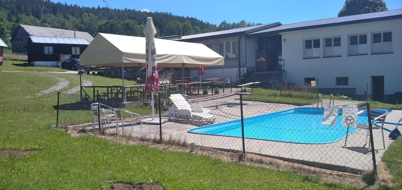 Retro Kemp Pod Boubinem Horní Vltavice Exteriör bild